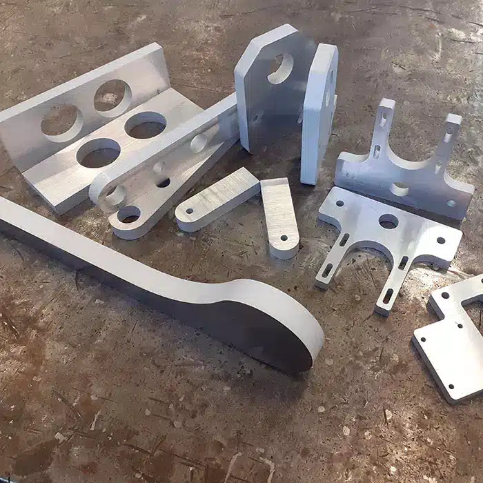 Particolari in alluminio di varie forme prodotti con taglio waterjet Parma Reggio Emilia 