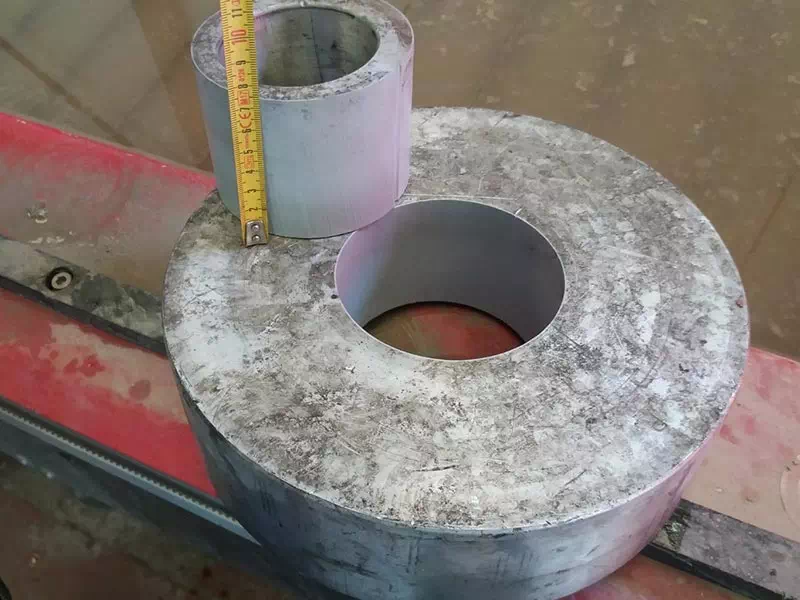 Taglio CNC di anelli metallici per componenti industriali Anelli in metallo lavorati con taglio CNC di precisione per uso industriale